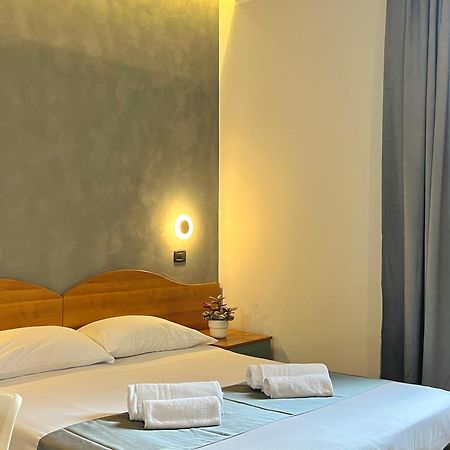 Hotel Sara Милано Екстериор снимка