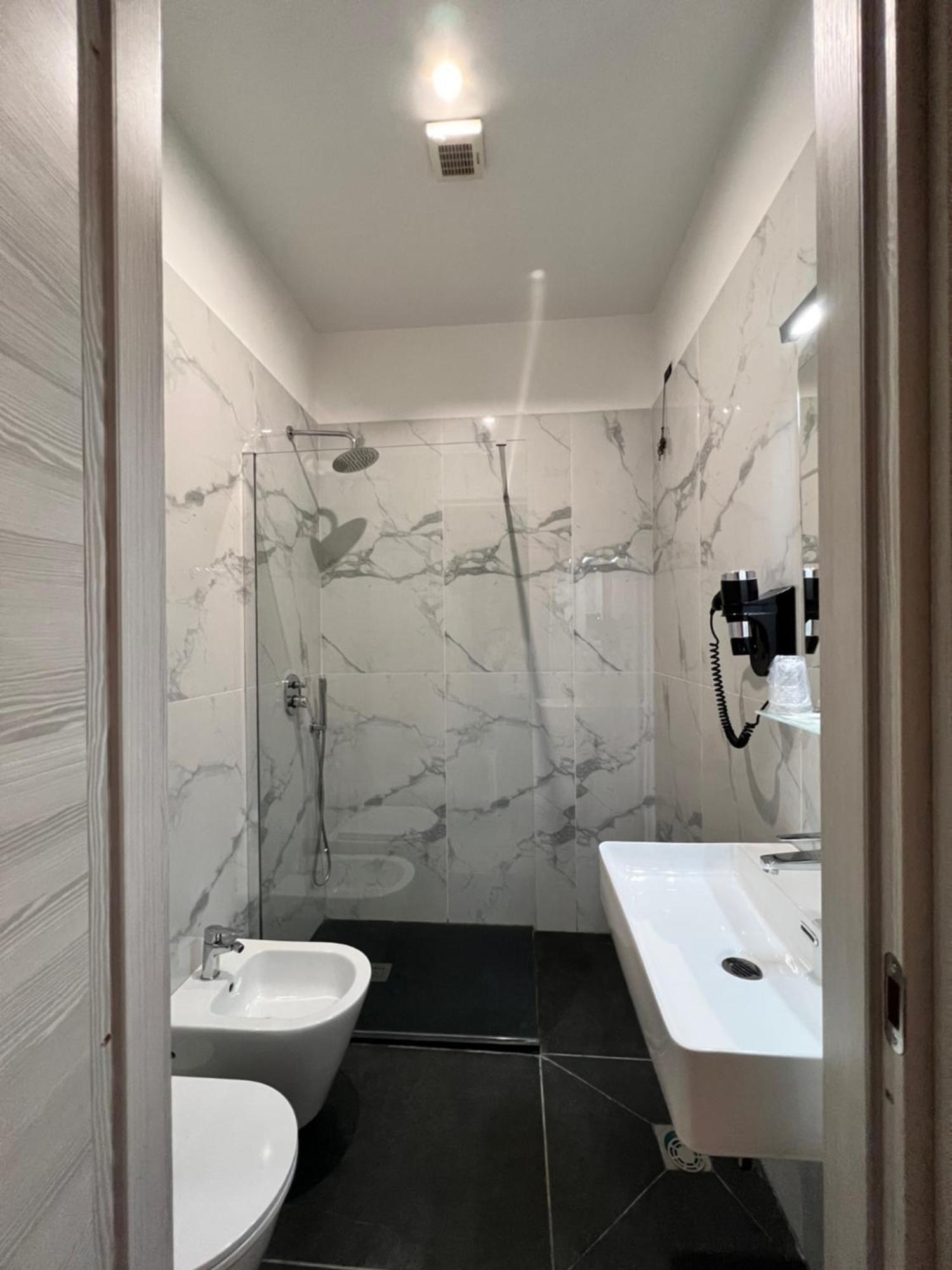 Hotel Sara Милано Екстериор снимка