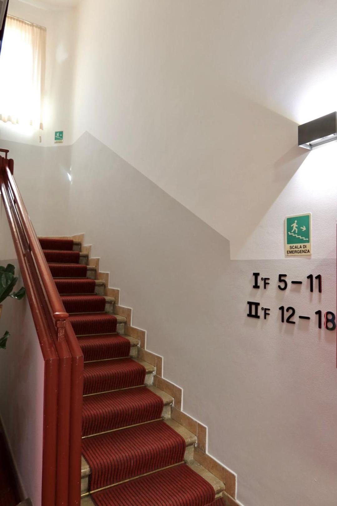 Hotel Sara Милано Екстериор снимка