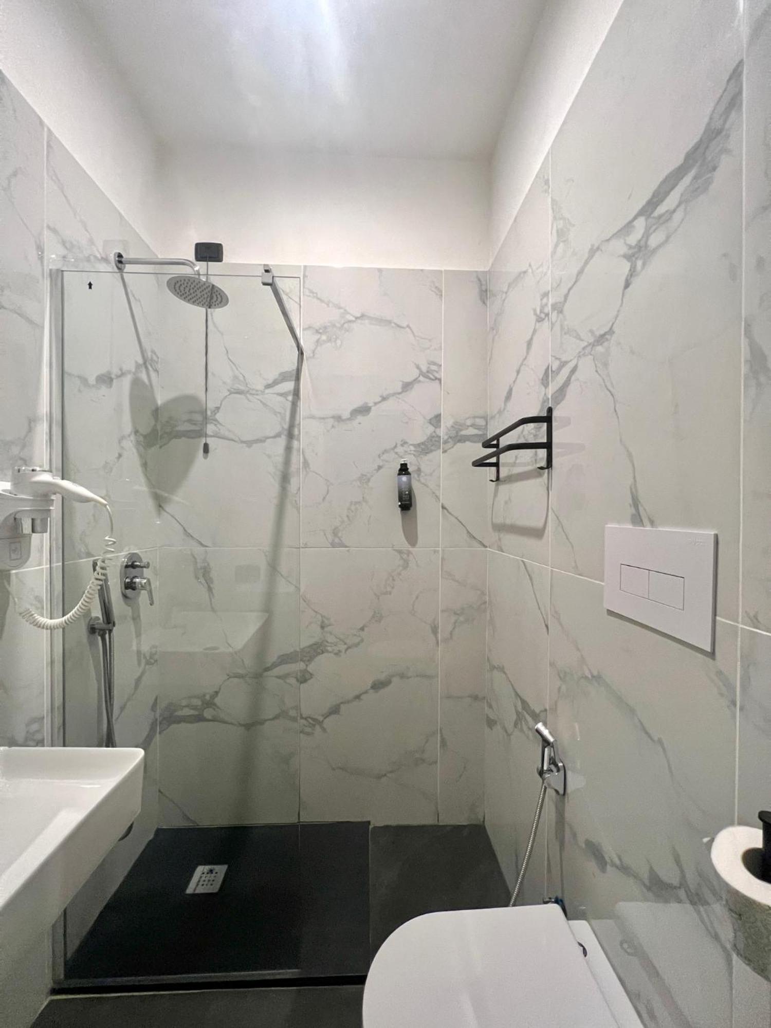 Hotel Sara Милано Екстериор снимка