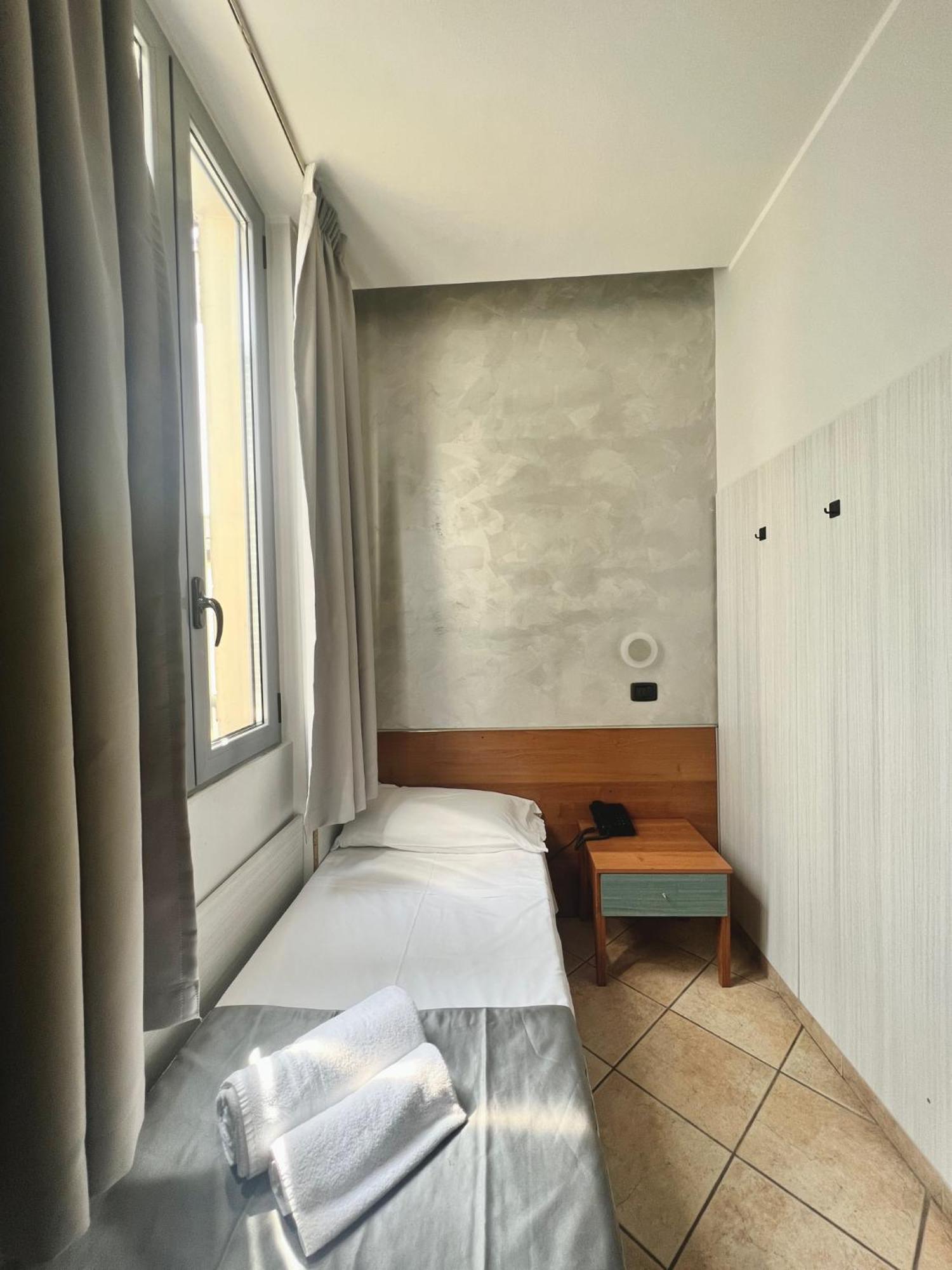 Hotel Sara Милано Екстериор снимка