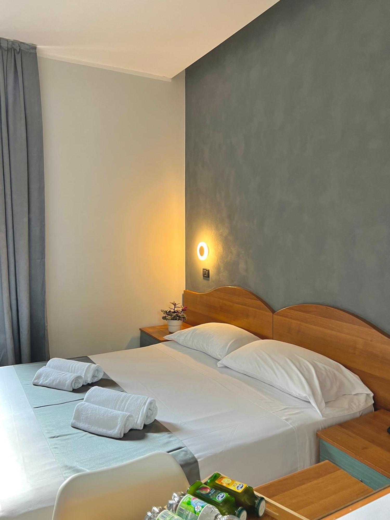 Hotel Sara Милано Екстериор снимка
