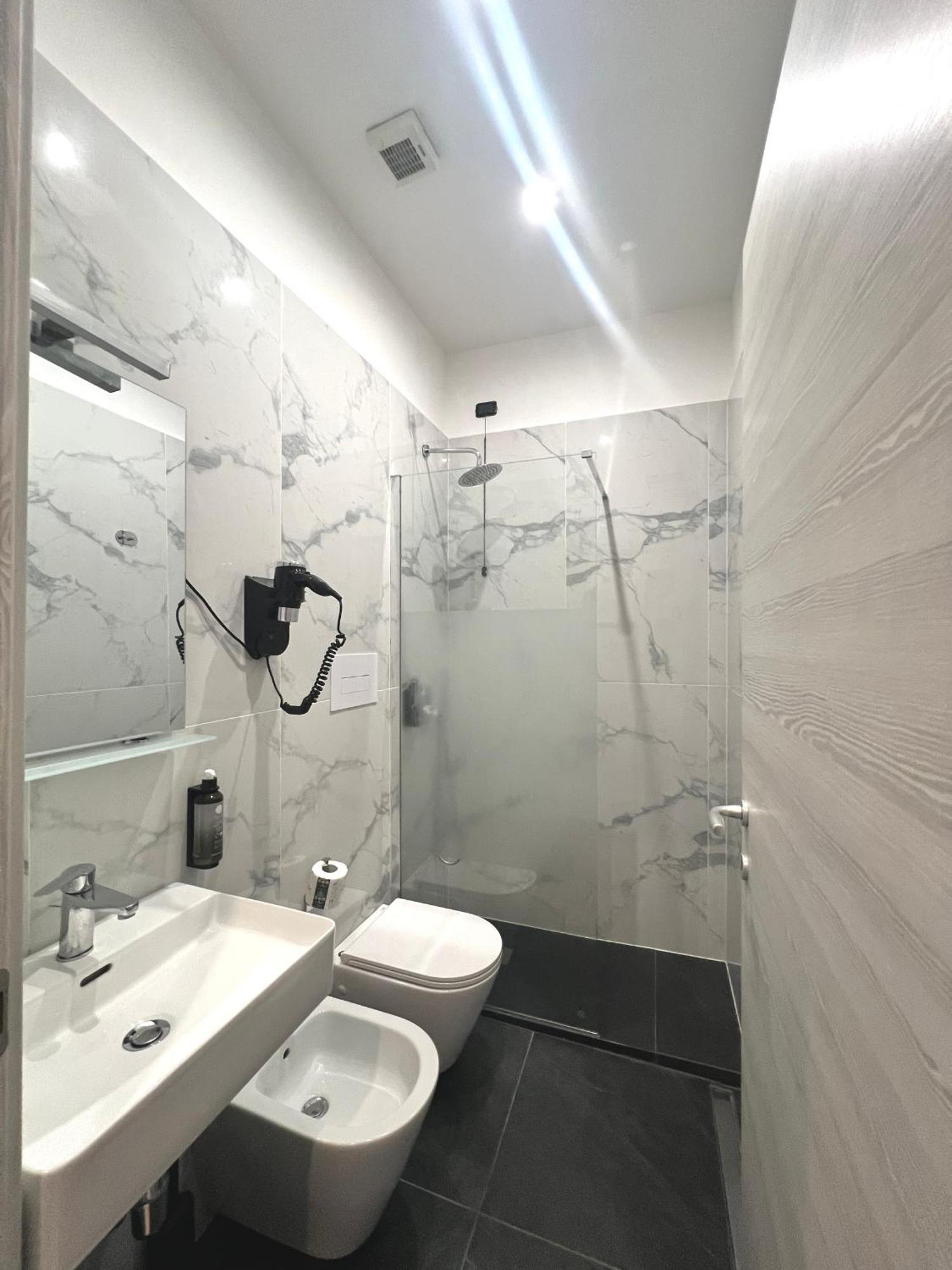 Hotel Sara Милано Екстериор снимка