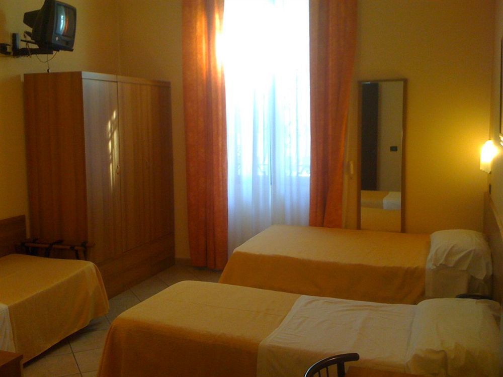 Hotel Sara Милано Екстериор снимка